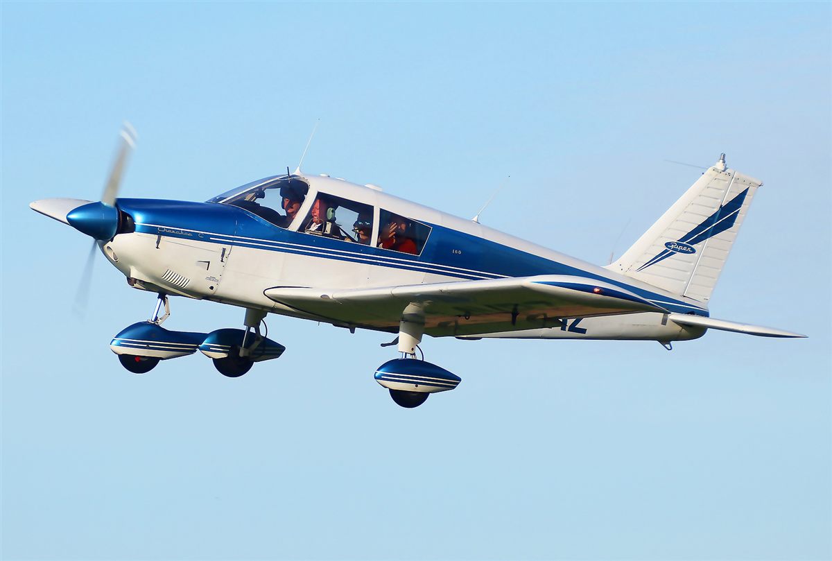Piper Cherokee in flight